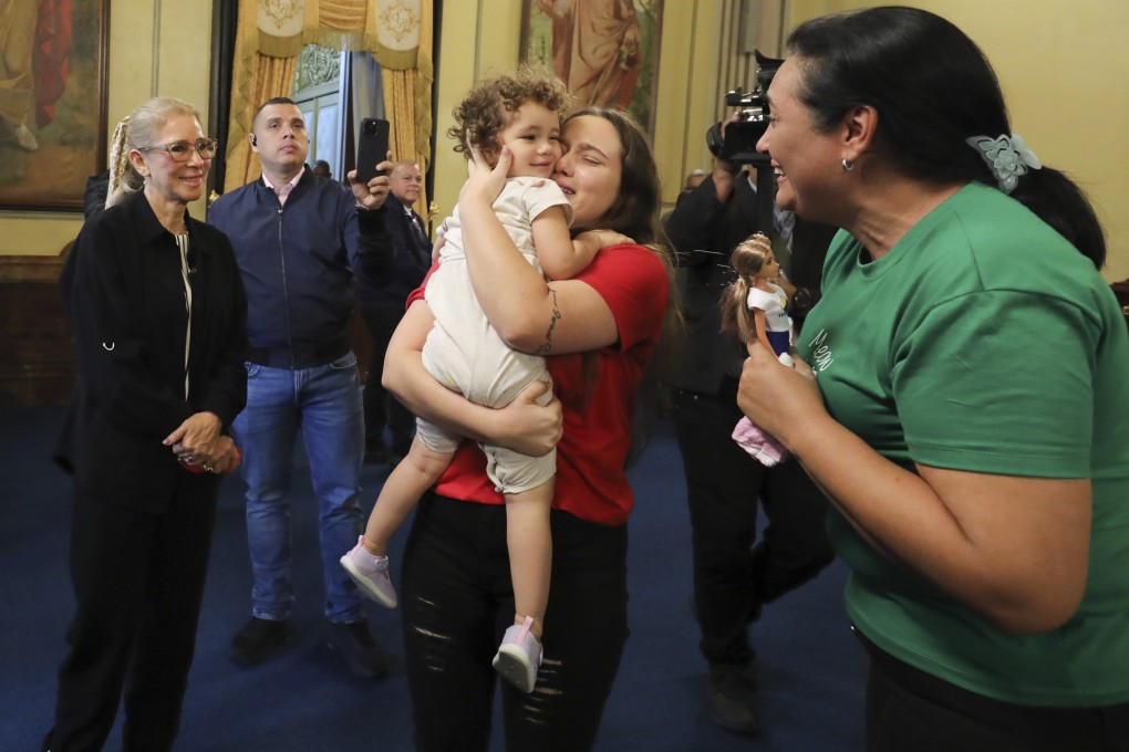 Venezuelan first lady Cilia Flores (left) watches as two-year-old Maikelys Espinoza is held by her mother Yorely Escarleth Bernal Inciarte at Miraflores presidential palace in Caracas on Wednesday. Photo: Miraflores press office via AP