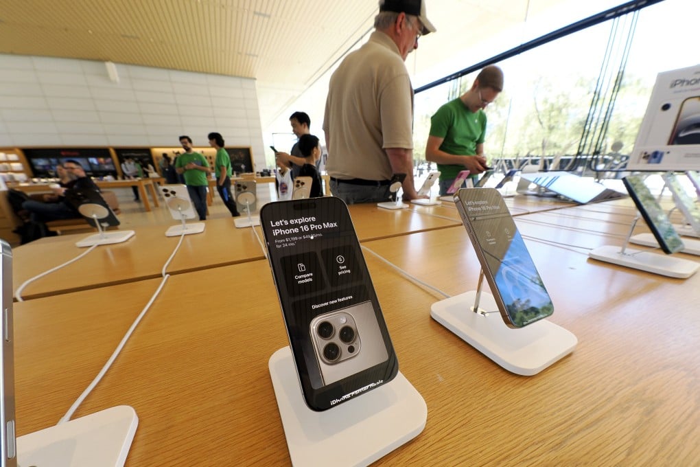 iPhones are on display at the Apple Park Visitor Centre in Cupertino, California. Photo: EPA-EFE