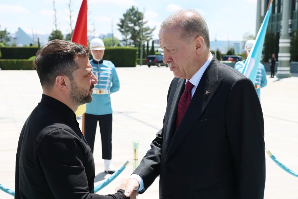 Ukrainian President Volodymyr Zelensky, left, and Turkish President Recep Tayyip Erdogan before their meeting in Ankara on Thursday. Photo: EPA-EFE