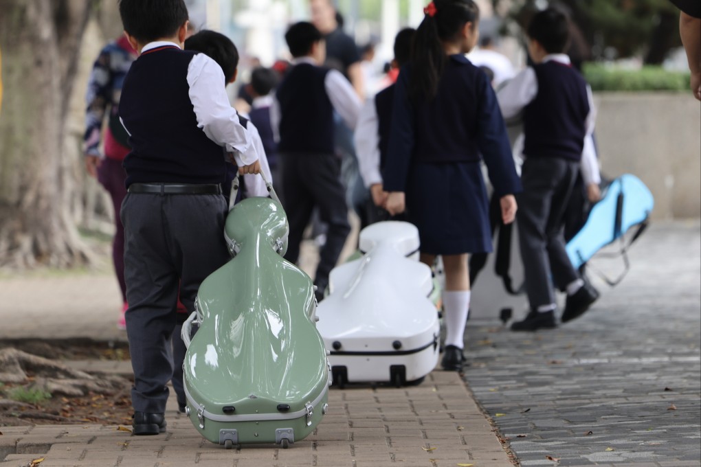 Primary school pupils are seen in Tsim Sha Tsui on April 11. Photo: Jelly Tse