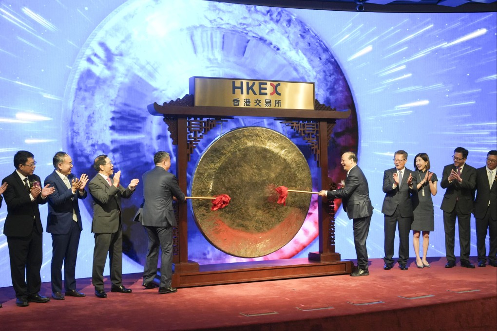 Robin Zeng Yuqun (fifth right), the founder and chairman of Contemporary Amperex Technology (CATL), striking the ceremonial gong to mark the start of trading at the HKEX Connect Hall in Central on 20 May 2025. Photo: Sun Yeung.