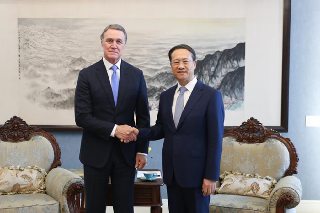Chinese Foreign Vice-Minister Ma Zhaoxu (right) shakes hands with newly arrived US ambassador to China David Perdue (left) on Tuesday in Beijing. Photo: Chinese Ministry of Foreign Affairs