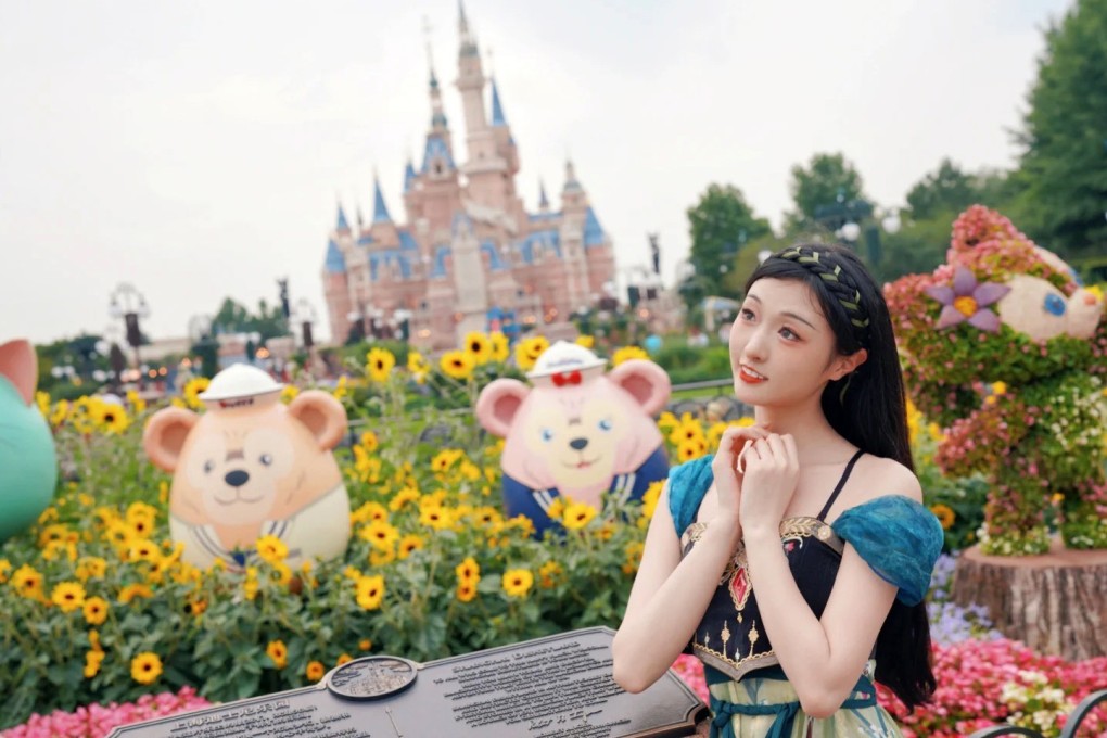 A Disney fan wearing Hanfu dress poses for photos in Shanghai Disneyland on May 26, 2023. Photo: Xiaohongshu
