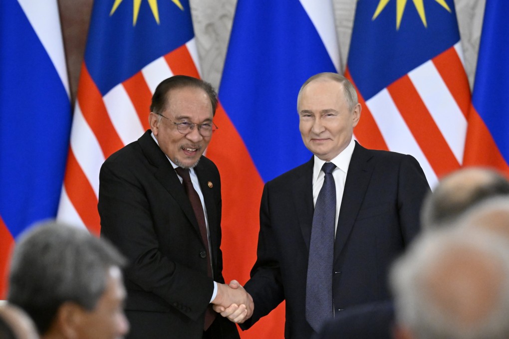 Malaysian Prime Minister Anwar Ibrahim and Russian President Vladimir Putin shake hands after their talks at the Kremlin in Moscow, Russia, on May 14. Photo: EPA-EFE