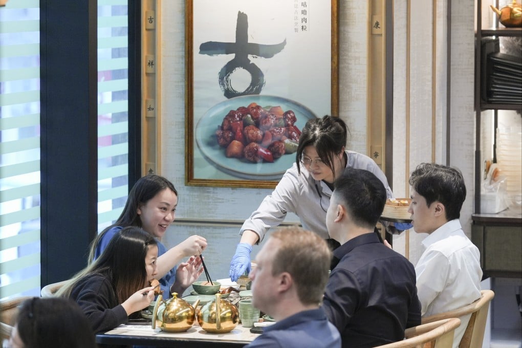 A jointly conducted with the Federation of Hong Kong Food & Beverage Industries Trade Union between January and April this year found 52.5 per cent of the restaurant workers reported losing their jobs after the Lunar New Year. Photo: Eugene Lee