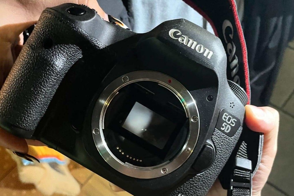 The woman said on the Threads social media platform she was waiting for the singer to leave the venue after his concert outside Gate Y of when the lens was stolen. Photo: Threads/p_u_p_p_y_416