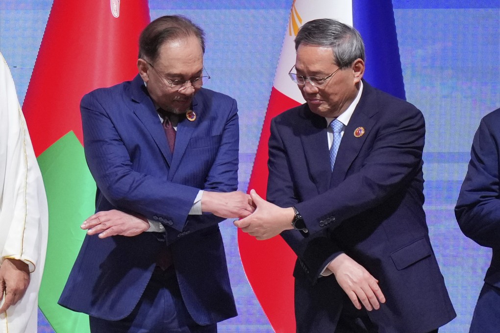 Malaysia’s Prime Minister Anwar Ibrahim, left, extends a hand to Premier Li Qiang as they pose for a group photo at the Asean-Gulf Cooperation Council-China Summit in Kuala Lumpur, Malaysia, on May 27. Photo: AP