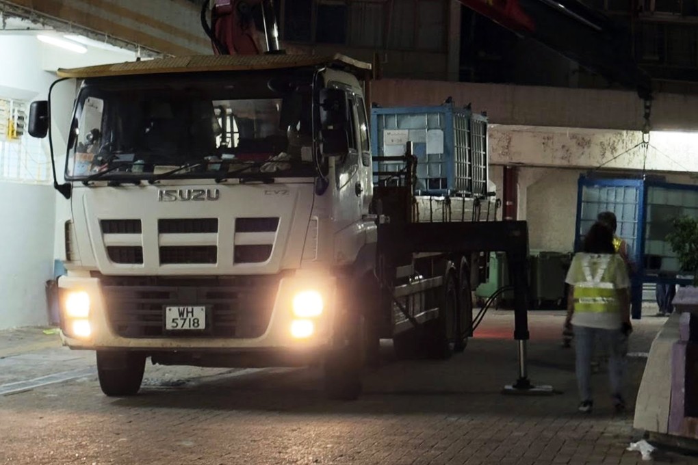 A water tank is delivered to Tin King Estate in Tuen Mun. Photo: Handout