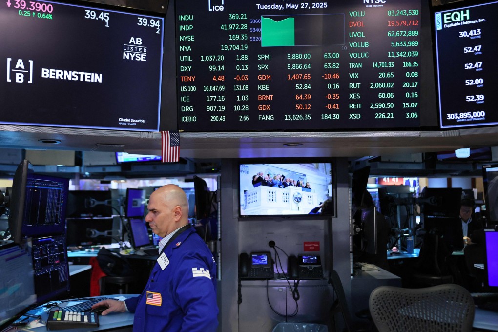 Traders work on the floor of the New York Stock Exchange on Tuesday. The S&P 500 was 0.7 per cent higher in early trading on Thursday, and it pulled within 3.5 per cent of its all-time high set earlier this year. Photo: via AFP