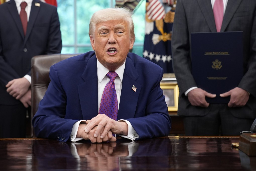 US President Donald Trump signs executive orders and speaks to reporters in the Oval Office of the White House in Washington, D.C., on May 9, 2025. Photo: TNS