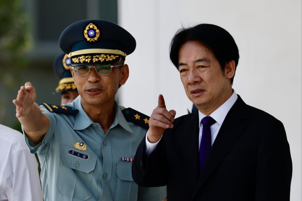 Taiwanese leader William Lai Ching-te (right) observes an anti-landing drill inside a military base in Taiwan on May 16. Photo: EPA-EFE