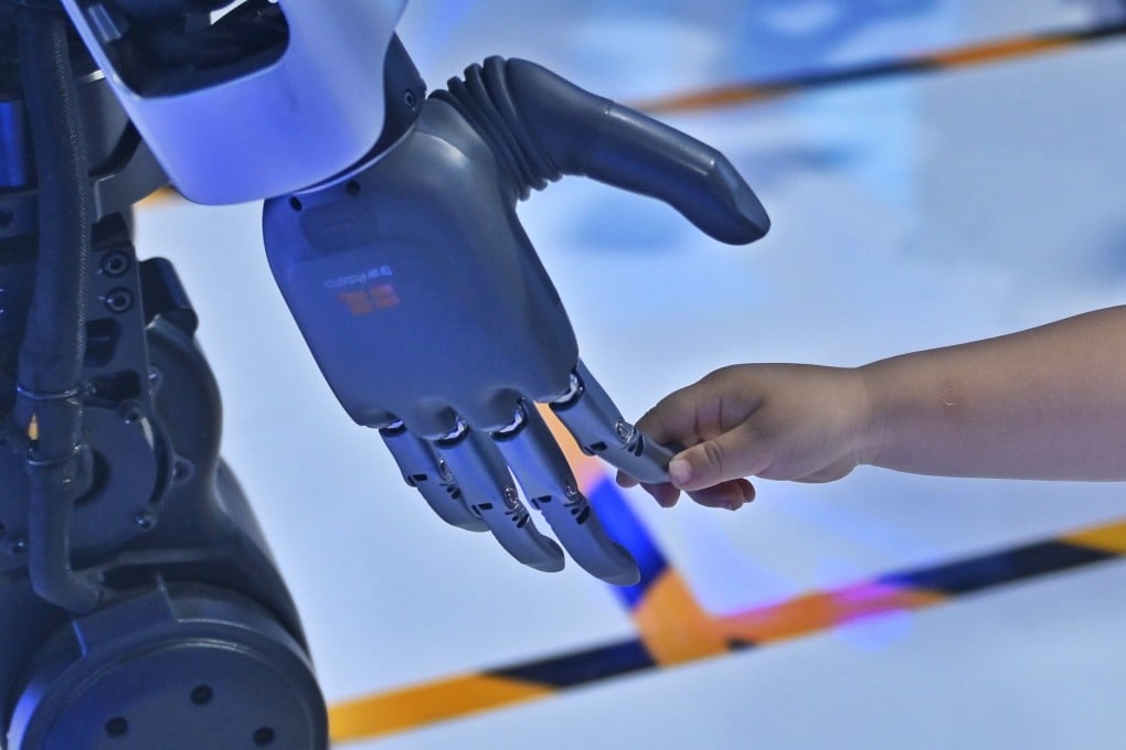 A child interacts with a robot at the 20th Western China International Fair in Chengdu, southwest China’s Sichuan Province, May 25, 2025. Photo: Xinhua