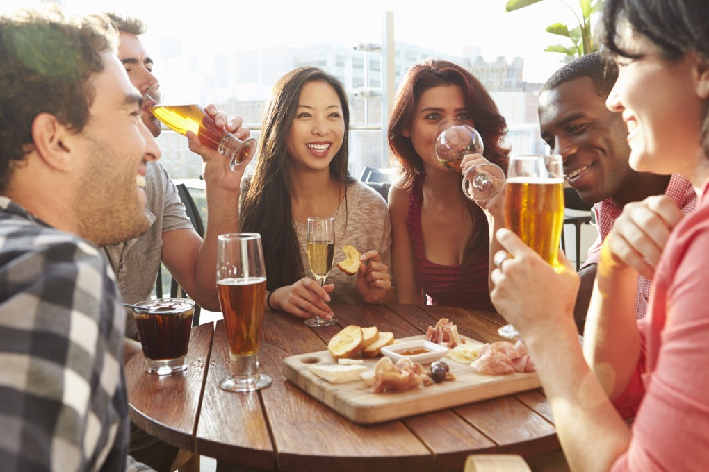 Always order the smallest quantity of an alcoholic beverage in a restaurant or bar – a 0.33 litre glass of beer instead of a 0.5 litre glass, for example.
Photo: Shutterstock