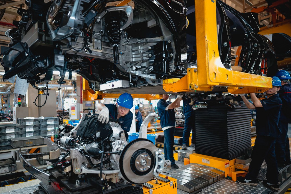 Workers assemble electric vehicles at a factory in Chongqing, China. Photo: EPA-EFE