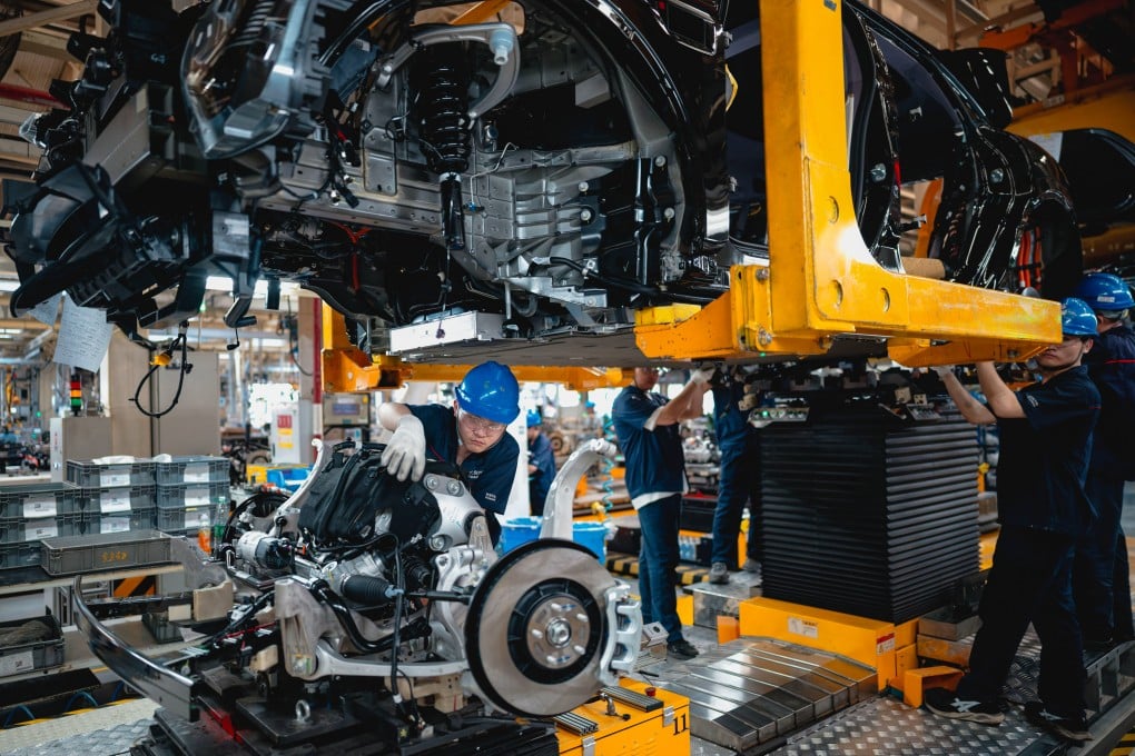 Workers assemble electric vehicles at a factory in Chongqing, China. Photo: EPA-EFE