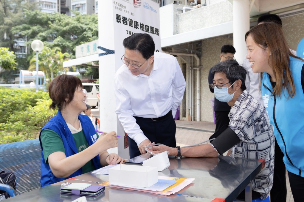 Zhou Ji visits Cheung Hang Community Hall in Tsing Yi on June 1. Photo: Hong Kong Liaison Office