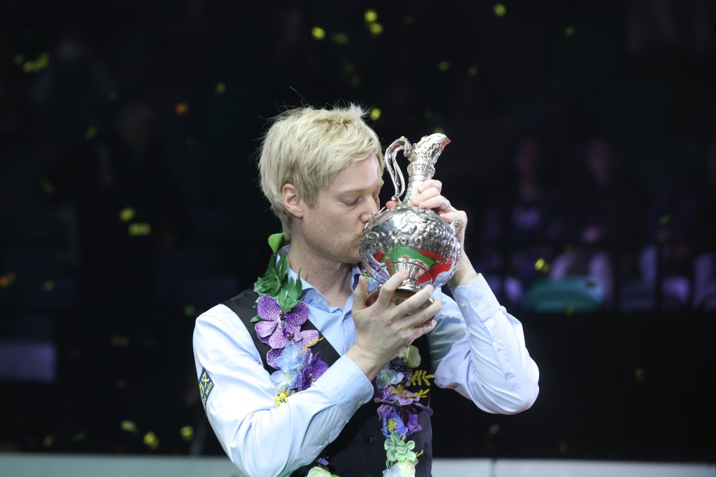 Neil Robertson kisses his trophy after winning the World Grand Prix tournament at Kai Tak Arena. Photo: Dickson Lee