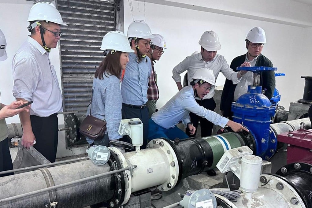 Staff from the Housing Department and Water Supplies Department visit Queens Hill Estate and Shan Lai Court. Photo: handout