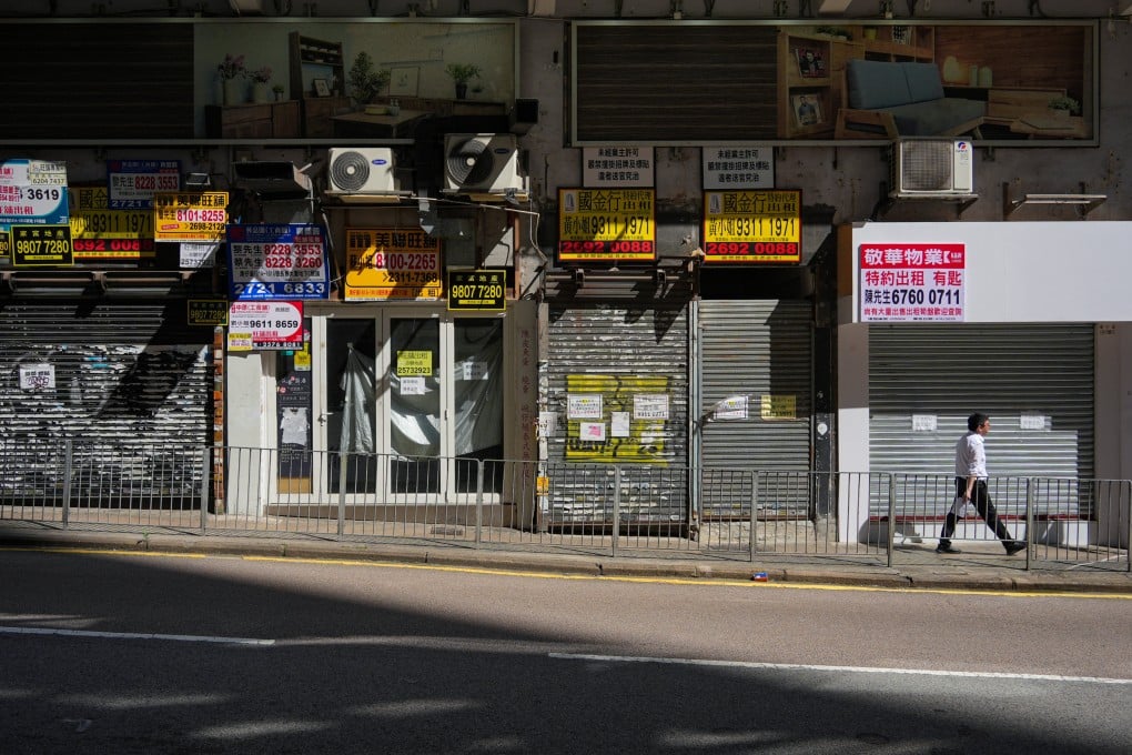 A comparison of licence numbers reveals 2,034 restaurantsclosed in the past year, while only 1,779 licences were newly issued. Photo: Eugene Lee