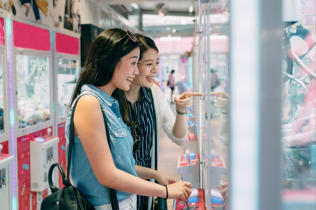 Two women try their luck at a claw machine. An amusement centre in the Japanese city of Kawagoe has offered bags of rice as a prize to be won at its claw machines. Photo: Shutterstock