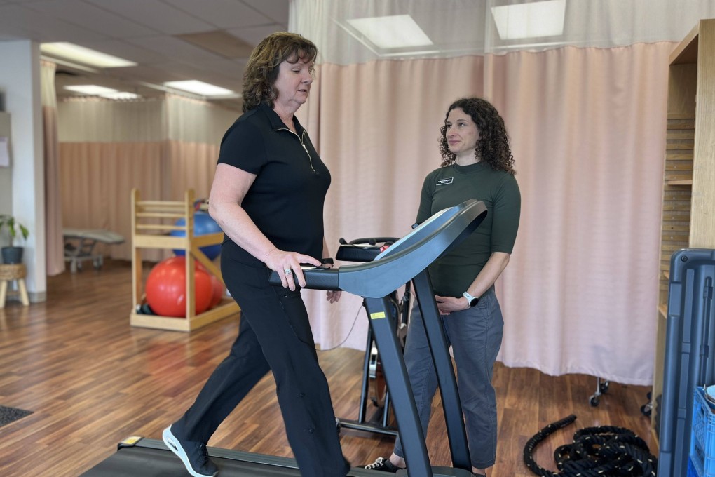 In the study, coaches helped participants find ways to increase their physical activity. Many people, including Terri Swain-Collins (left), chose to walk for about 45 minutes several times a week.
Photo: Canadian Cancer Trials Group