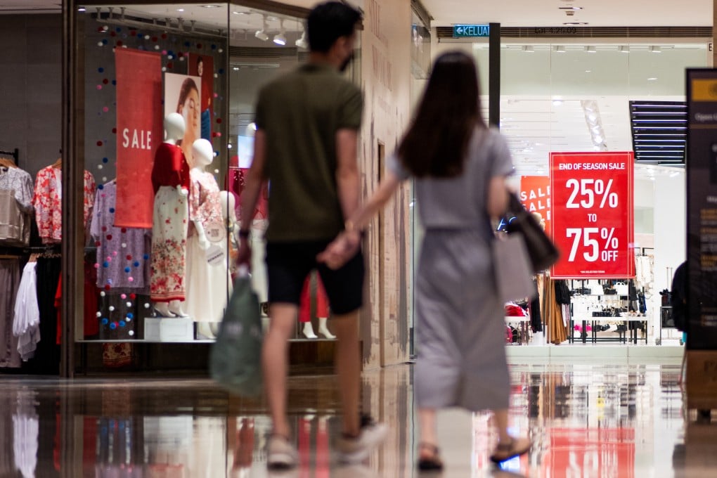 People walking in a shopping centre in Kuala Lumpur, Malaysia. Photo: Xinhua