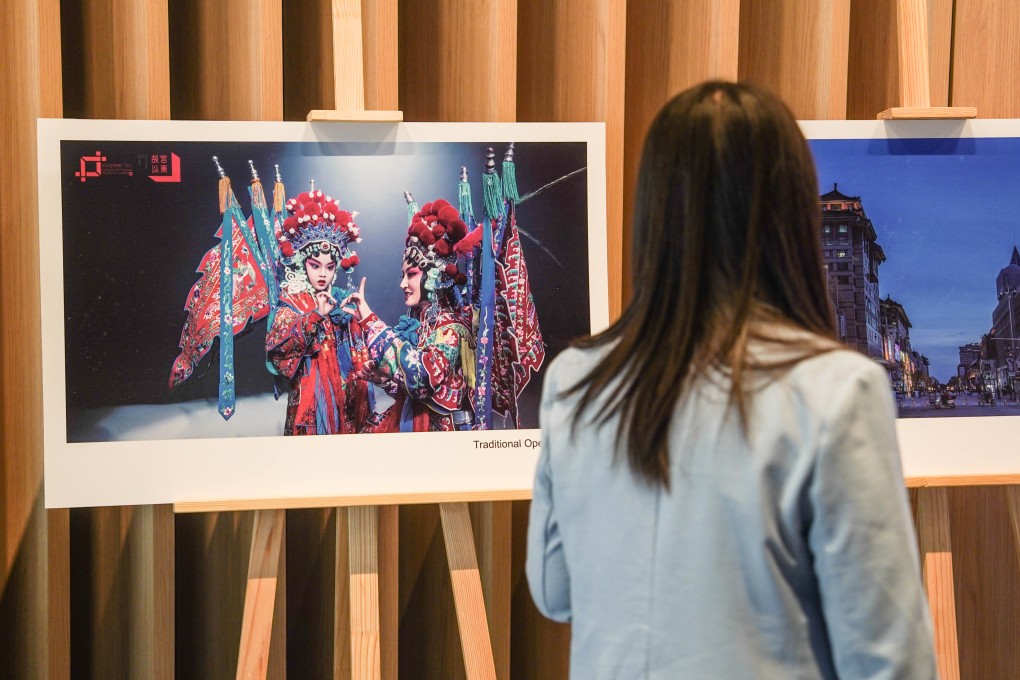 A visitor looks at pictures during the 2025 Budapest China Tourism and Culture Week in Budapest, Hungary, on May 23. Europe’s engagement with China should be framed not as distance from Washington but as a pursuit of European resilience. Photo: Xinhua