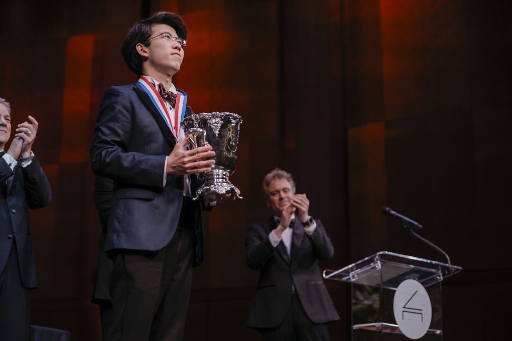 Aristo Sham receives the applause of the audience in Bass Hall, Forth Worth, in the US state of texas after he was presented with the gold award at the 17th Van Cliburn International Piano Competition on June 7, 2025. Photo: Brandon Wade