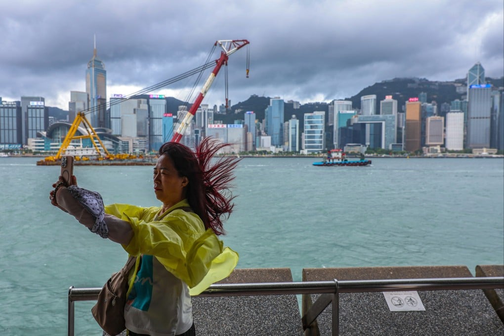 The weather forecaster issued the No 3 typhoon warning signal at 12.20pm on Saturday. Photo: Edmond So