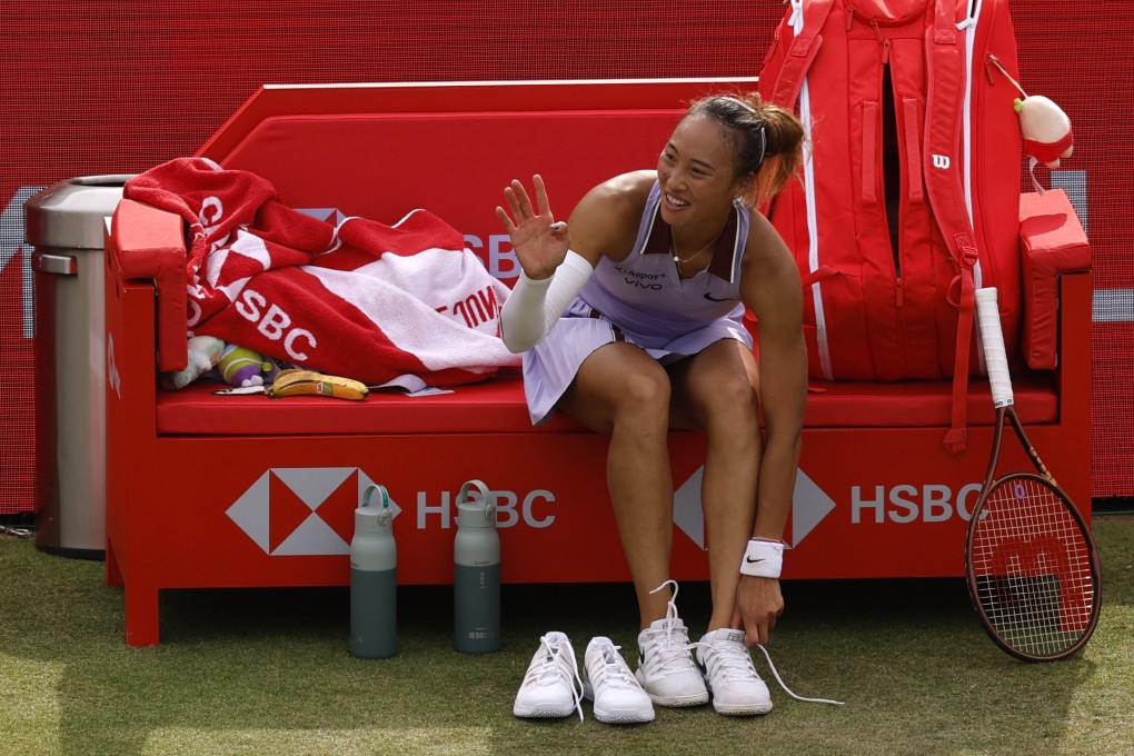 Zheng Qinwen apologises for changing shoes during her match against Emma Raducanu at Queen’s Club. Photo: Action Images via Reuters