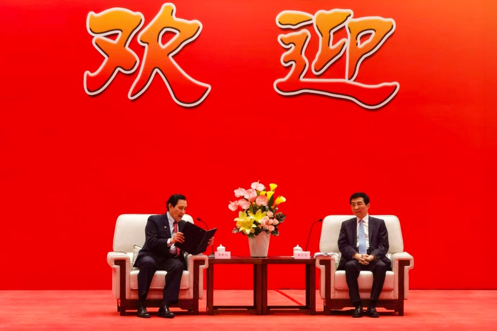 Beijing’s No 4 official Wang Huning (right) and former Taiwanese leader Ma Ying-jeou at the annual Straits Forum, in Xiamen on Sunday. The characters behind them read “welcome”. Photo: Handout