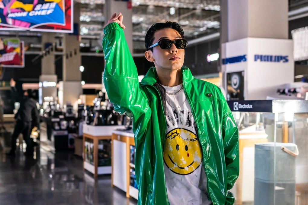 Yoo Ah-in in a still from the new movie Hi-Five (category IIA; Korean), directed by Kang Hyeong-cheol. Ra Mi-ran and Lee Jae-in co-star.