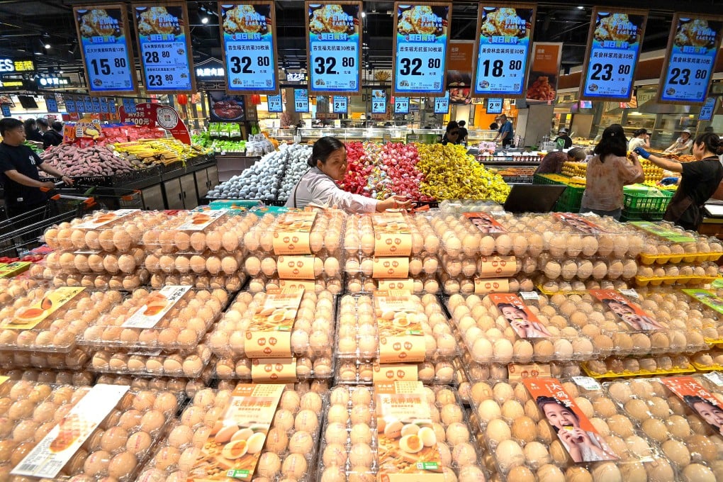 A customer shops for eggs at a supermarket in Handan City, Hebei province on June 9, 2025. Photo: Xinhua