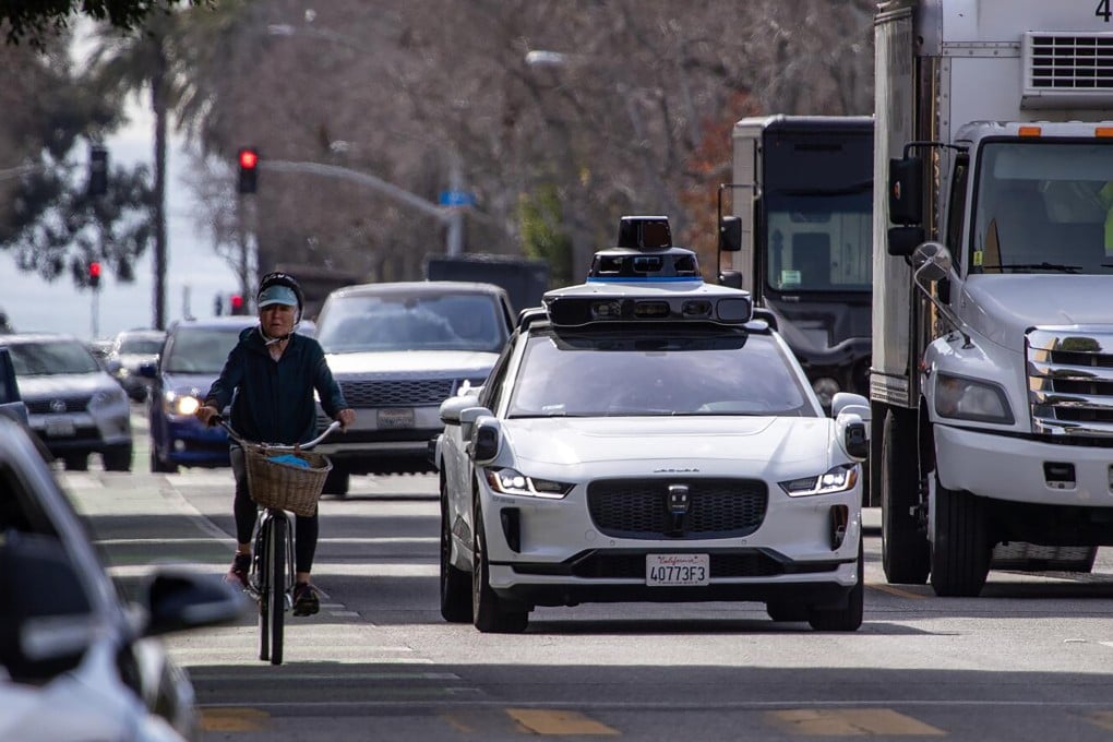 Passengers ride in an electric Jaguar I-Pace car outfitted with Waymo full self-driving technology in Santa Monica, California, Feb. 21, 2023. Photo: Los Angeles Times/TNS