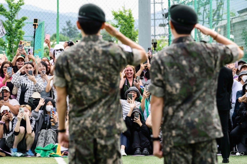 BTS members RM (right) and V salute their fans in Chuncheon, South Korea after finishing 18 months of military service, on June 10, 2025. Photo: AFP
