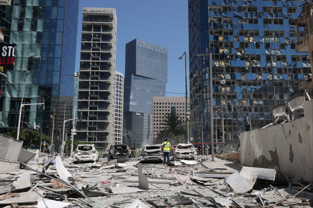 An Israeli police officer stands at the site of an Iranian missile strike in central Israel on Thursday. Photo: EPA-EFE