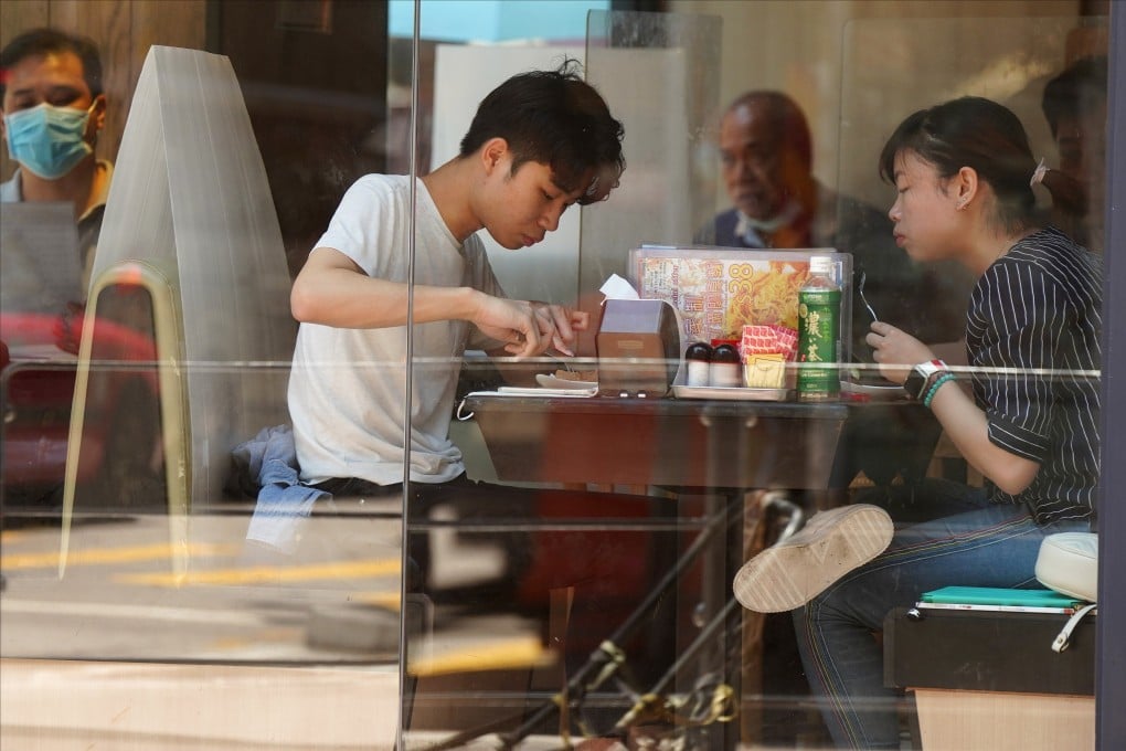 People eat lunch amid table dividers in a restaurant in Mong Kok in 2020. Photo: Sam Tsang