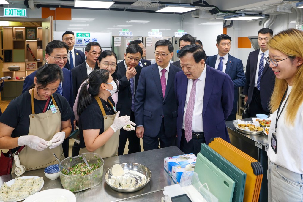 Xia Baolong visits a community living room operated by the Tung Wah Group of Hospitals in To Kwa Wan. Photo: Handout