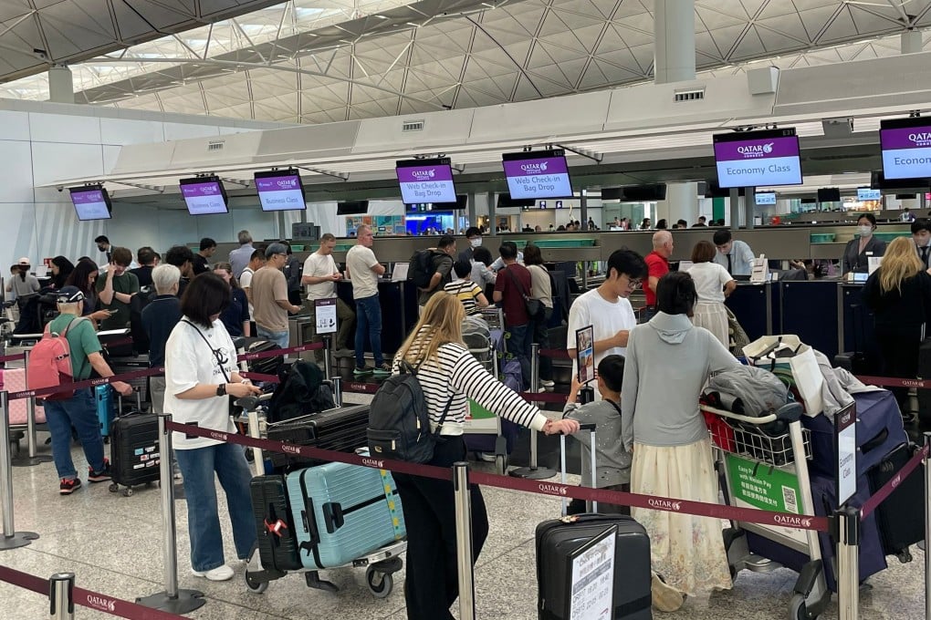 Long queues form at Qatar Airways’ check-in counters at Hong Kong International Airport on Tuesday afternoon. Photo: SCMP