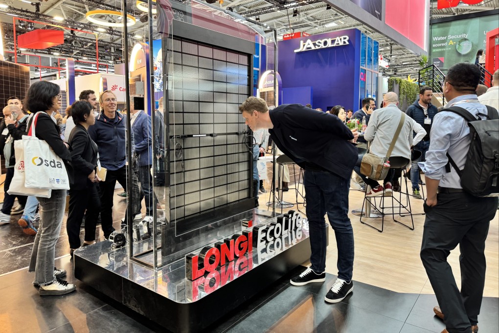Visitors check out the Longi Green Energy Technology booth at the 2025 Intersolar Europe exhibition in Munich, Germany, on May 12. Photo: Xinhua
