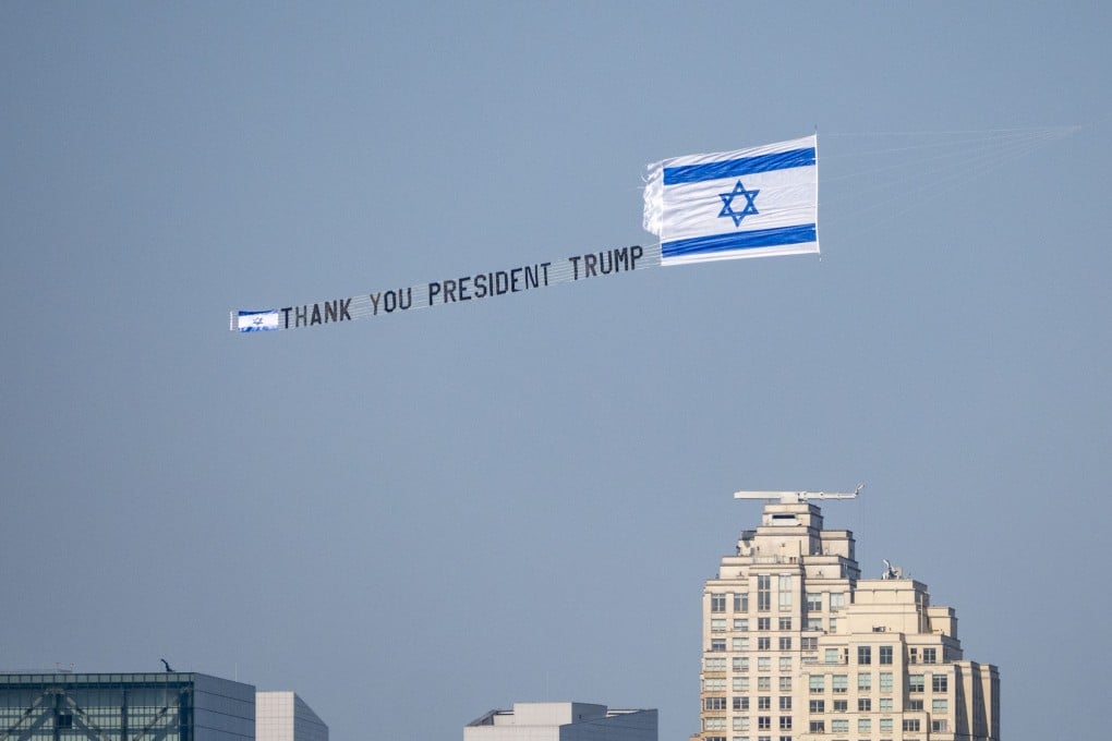 Israeli flags and the message “Thank You President Trump” are flown over Jersey City by a small plane on Monday. Photo: dpa