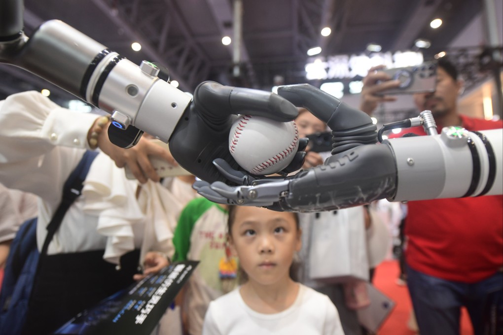 Visitors watch a demonstration of Qiangnao Technology’s intelligent and dexterous hands passing golf balls to each other at the 2025 Hangzhou International Humanoid Robotics and Robotics Technology Exhibition in Hangzhou, China. Photo: Getty Images