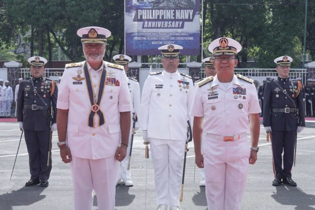 Admiral Tansri Zulhelmy Bin Ithnain, chief of Malaysia’s Royal Navy (front row, left), meets with vice-admiral Jose Ma Ambrosio Ezpeleta, flag officer in command of the Philippine Navy (front row, right), in Manila on Wednesday. Photo: Facebook/Philippine Navy