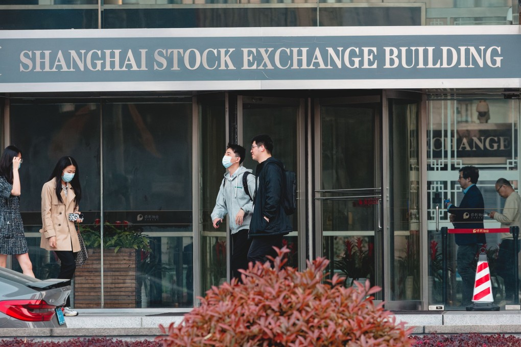 People pass the Shanghai Stock Exchange. Photo: EPA-EFE
