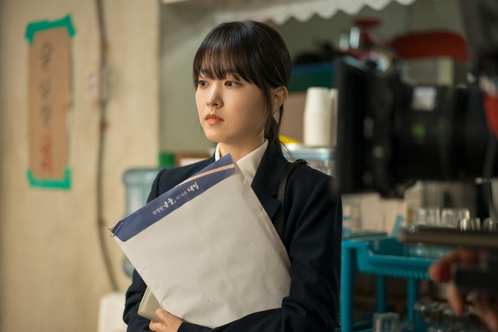 Park Bo-young, who plays twins Yoo Mi-rae and Yoo Mi-ji, in a still from the Netflix Korean drama Our Unwritten Seoul.