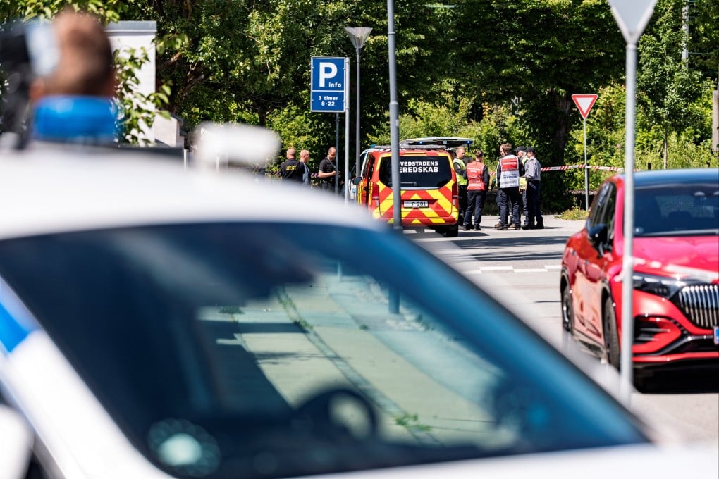 Danish police respond to the Israeli embassy in Hellerup to investigate what was initially described as a suspicious situation. Photo: Reuters