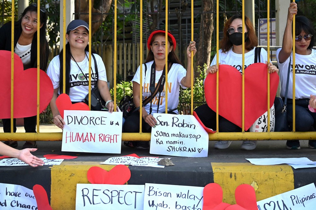 Pro-divorce protesters take part in a demonstration in front of the Senate Building in Pasay, Metro Manila. Photo: AFP