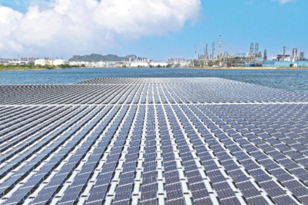 China’s first factory-scale all-seawater floating photovoltaic project was completed and put into use at Sinopec Qingdao Refining and Chemical on July 1, 2025. Photo: Xinhua