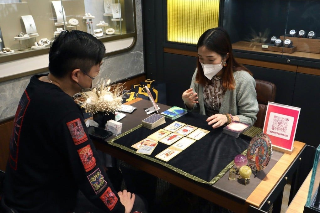 Ling Ling (right), a fortune-teller from Hong Kong, reads a client’s fortune using tarot cards. She believes AI fortune-telling cannot compete with human fortune-tellers, as it cannot make adjustments based on an individual’s personality, life stage and their situation. Photo: Shutterstock