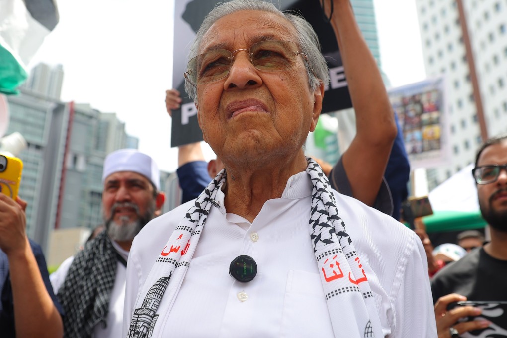 Malaysia’s former prime minister Mahathir Mohamad (centre) joins a  rally in solidarity with the Palestinian people, in Kuala Lumpur, on March 28. Photo: EPA